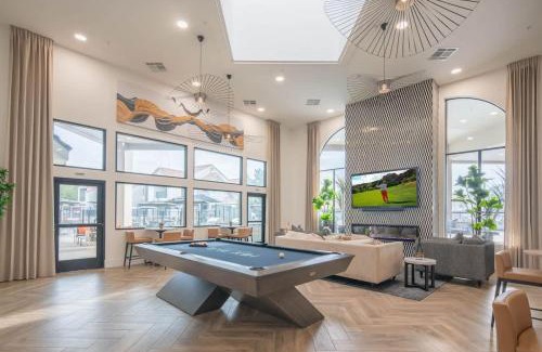 North Scottsdale Apartment | Lush Golf Pickleball Pool Hot Tub King Bed Parking