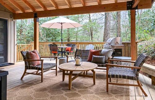 Mirror Lake House | Lush Mirror Lake Cottage Rental with Private Deck