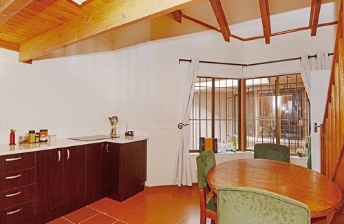 Greater Johannesburg Metropolitan Area Apartment | Lush retreat in the heart of Johannesburg's elegant northern suburbs
