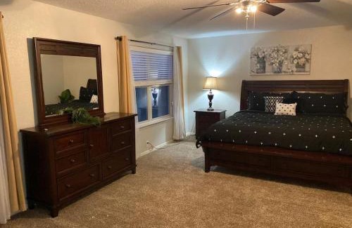 San Antonio Villa | Lush, spacious 5-bdr near attrns