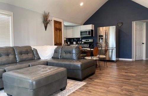 Springfield House | Lush Wonders - Sleeps 7, Wi-Fi, Pet-friendly, Free Parking, BBQ