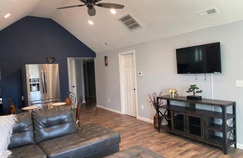 Springfield House | Lush Wonders - Sleeps 7, Wi-Fi, Pet-friendly, Free Parking, BBQ