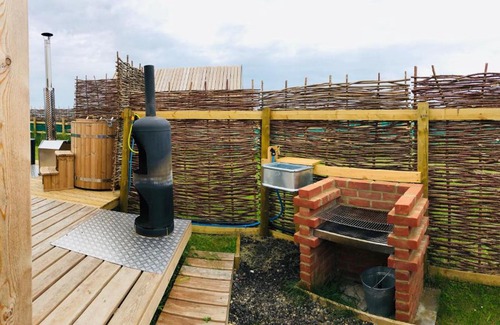 Brightlingsea House | Lushna 9 Petite at Lee Wick Farm Cottages & Glamping