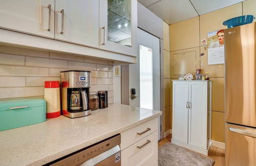 Southwest Minneapolis House | Lustron of the Lakes: Retro MCM Gem in Tangletown