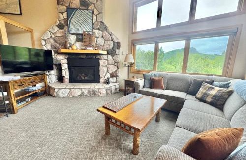 Lutsen House | Lutsen Executive Townhome Ski in out Full Resort Amenities