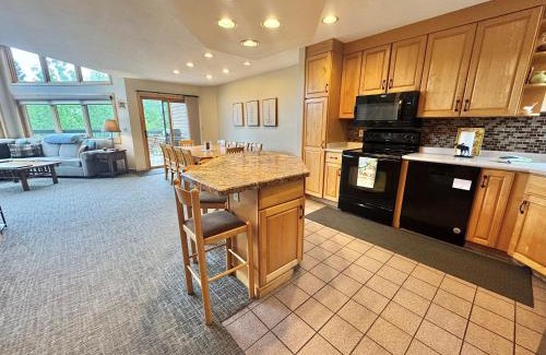 Lutsen House | Lutsen Executive Townhome Ski in out Full Resort Amenities