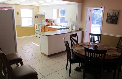Lake Magdalene House | Lutz Cottage - Pool/Beaches/Busch Gardens/Disney/USF/Pets