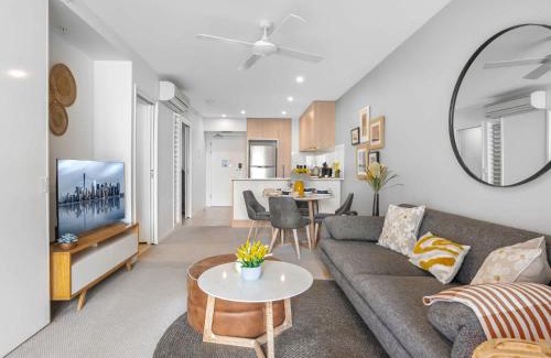 Hamilton Apartment | Lux 2BR Apt 5 Stars Hotel Pool Gym 10 min CBD