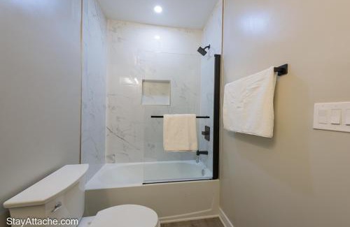 Southeast Apartment | LUX 3BR Apartment in DC with Rooftop