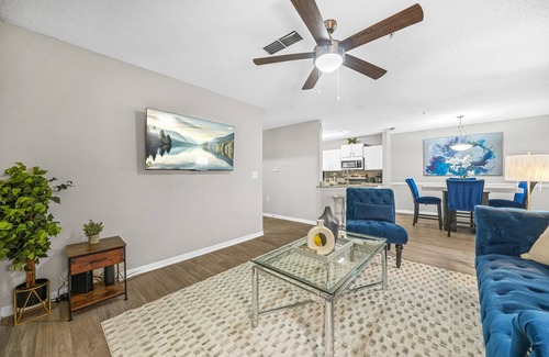 Athens Apartment | Lux 3BR, Prime Area w/Pool & Gym, Near UGA & DT.