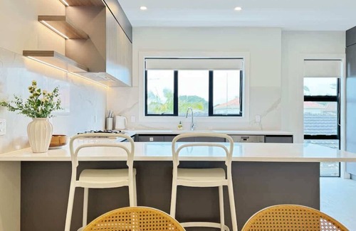 Greenlane Condo | Lux 4B Family&Business Travel Suite-ASBshowgrounds