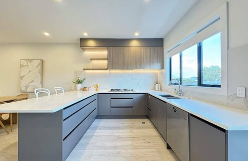Greenlane Condo | Lux 4B Family&Business Travel Suite-ASBshowgrounds