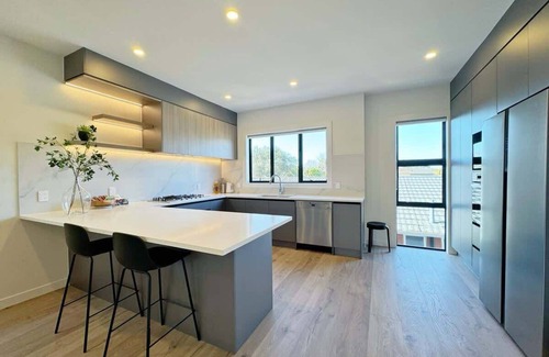 Greenlane Condo | Lux 4B Holiday House in Greenlane - ASBshowgrounds