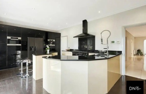 Redbridge House | Lux 7BR Chigwell House & Garden
