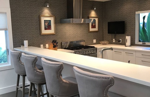 Lauderdale Beach House | Lux accommodations, close to everything!