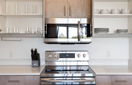 Cedars Apartment | LUX Apartment in the City! 1 King/1Queen/ 2 Bath