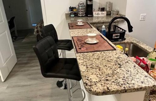 Downtown Baltimore Apartment | Lux Apartment Queen bed Downtown Baltimore, free parking