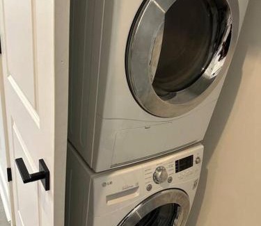 Downtown Baltimore Apartment | Lux Apartment Queen bed Downtown Baltimore, free parking