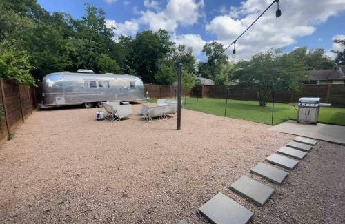 Sweetbriar House | Lux Boho Chic FREE Parking, Wi-Fi, Mins to Soco/DT