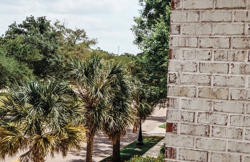 Winter Garden House | LUX BROWNSTONE in downtown Winter Garden FL 6 month minimum stay required