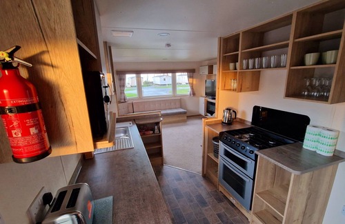 Prestonpans House | Lux Caravan with Sea view Own parking spot and Terrace