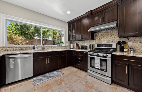 Cypress House | LUX Centrally Located QUIET Home: near Disney, Knotts, Beach
