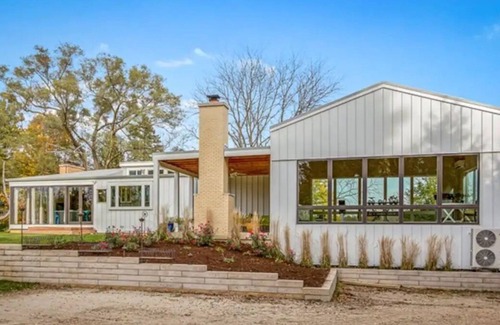 St. Charles Other | Lux Farmhouse and Venue on Fox River