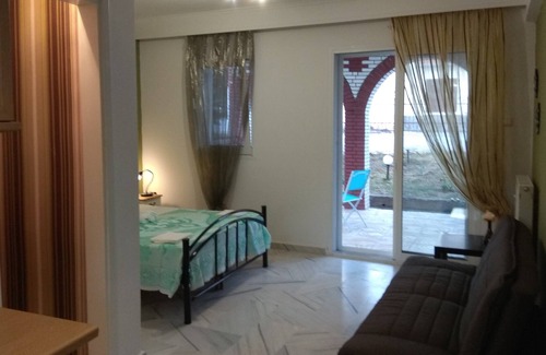 Emmanouil Pappas Condo | LUX GroundFloor Studio for 3 guests in Agio Pnevma