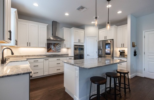 North Hyde Park House | Lux Home - 5 Bedroom Downtown/Hyde Park - 30min to Beaches - 10min to Airport