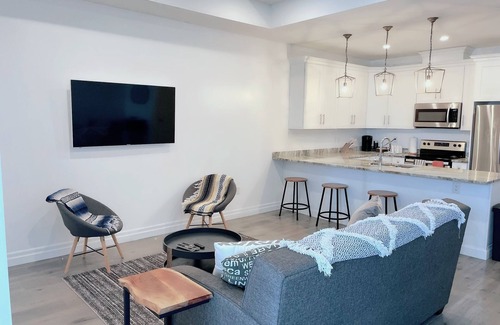East Windsor House | LUX House 2 Bedrooms + 2 Bathroom