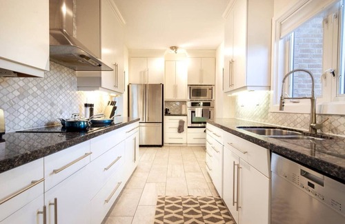 Bathurst Manor House | Lux House with 7 Bedrooms/3 Baths + Yoga/Sun Room
