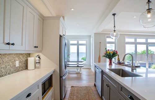 Port Dover Cottage | Lux Lake House on Private Beach + Peloton