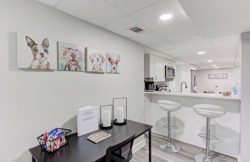 Smyrna House | Lux Lake Laurel retreat-King-Dogs Welcome! Sleep 6