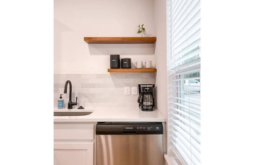 Dothan Condo | Lux Living near Downtown Dothan & Hospitals