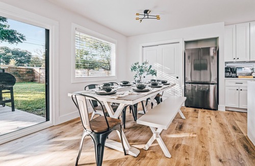 East MLK House | Lux near Downtown|UT|Airport|Mueller|Dell Children