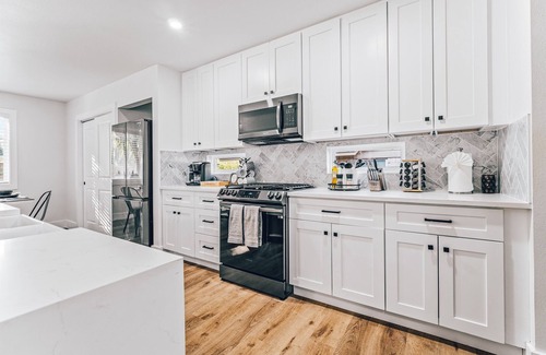 East MLK House | Lux near Downtown|UT|Airport|Mueller|Dell Children