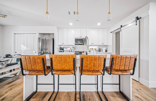 East MLK House | Lux near Downtown|UT|Airport|Mueller|Dell Children