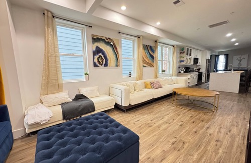 Washington House | LUX NEW 4BR Townhouse in DC with Parking