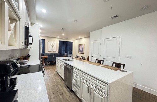 Washington House | LUX NEW 4BR Townhouse in DC with Parking
