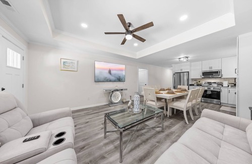 Paw Creek House | Lux Oasis New Construction wHtub/PETS WELCOME