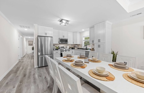 Paw Creek House | Lux Oasis New Construction wHtub/PETS WELCOME