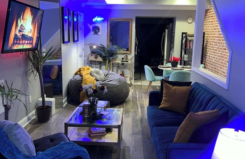 Downtown Baltimore House | Lux Pigtown Palace