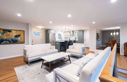 Prairie Village House | Lux PV 3 Kings Walk to Village