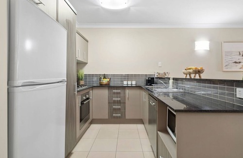Westcourt Apartment | Lux Resort - 9 Pools Gym Free Parking