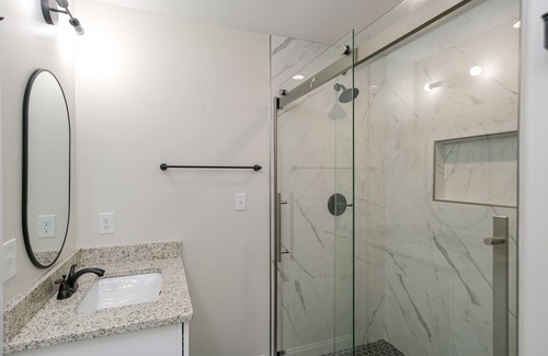 Madison House | Lux Retreat Off the Beat 172 A
