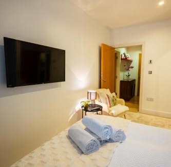 Nine Elms House | Lux Room to London Eye