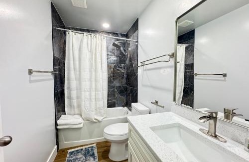 Washington House | LUX Spacious Townhouse 4BR in DC