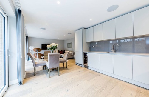 Vincent Square Apartment | Lux St James Park Apartment Central London FREE WIFI by City Stay Aparts London