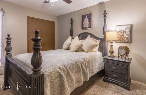 Abilene House | Lux stay at Yeomans Place! Make this designer decorated space your next stay!