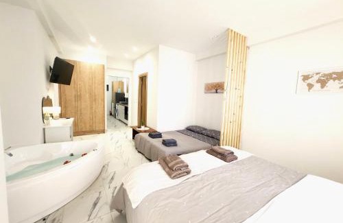 Monastiraki Apartment | Lux Suite Jacuzzi Acropolis byMK